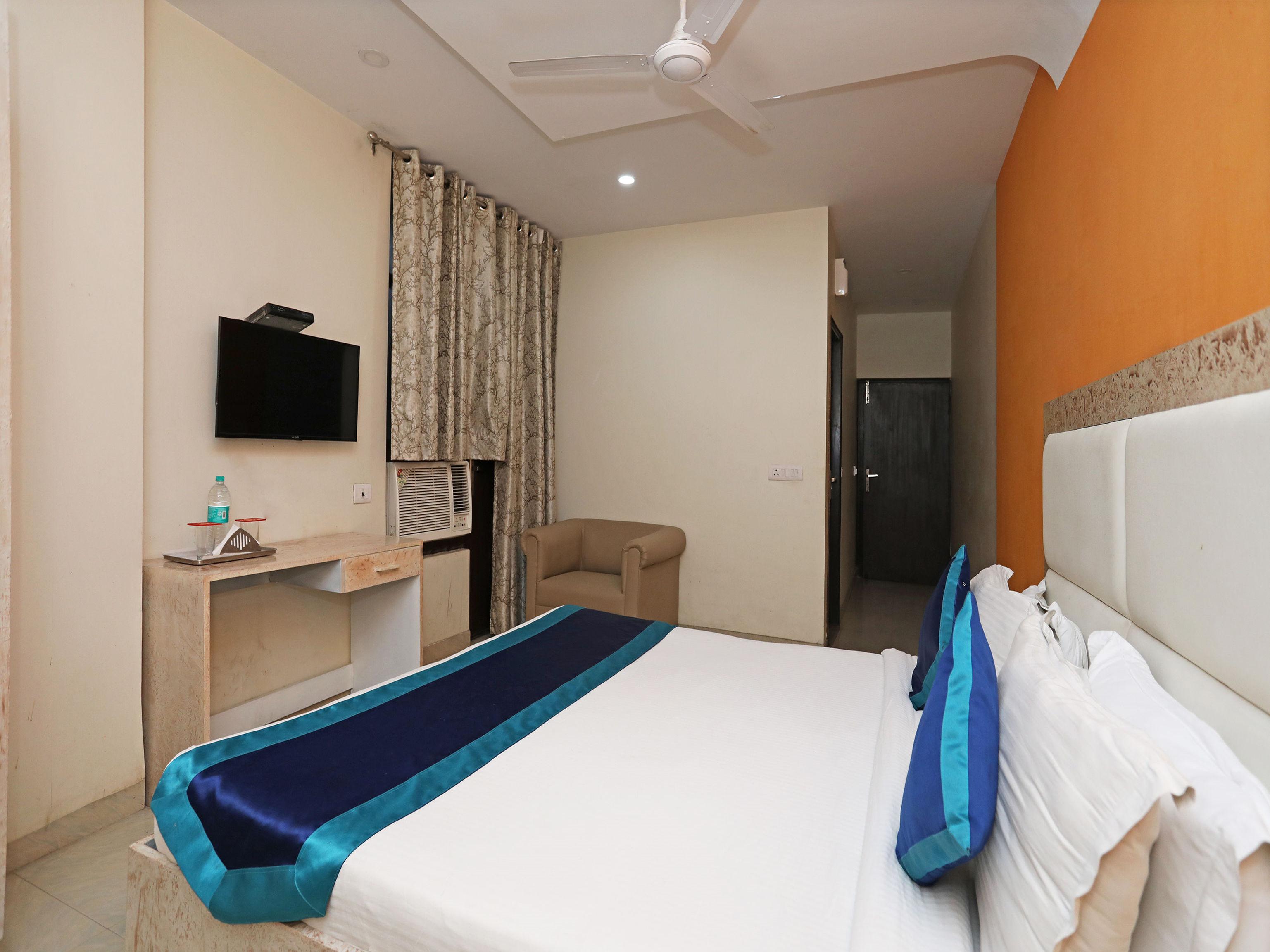 Hotel The Rts Plaza Nueva Delhi Exterior foto
