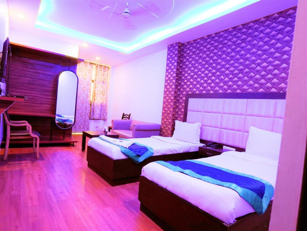 Hotel The Rts Plaza Nueva Delhi Exterior foto