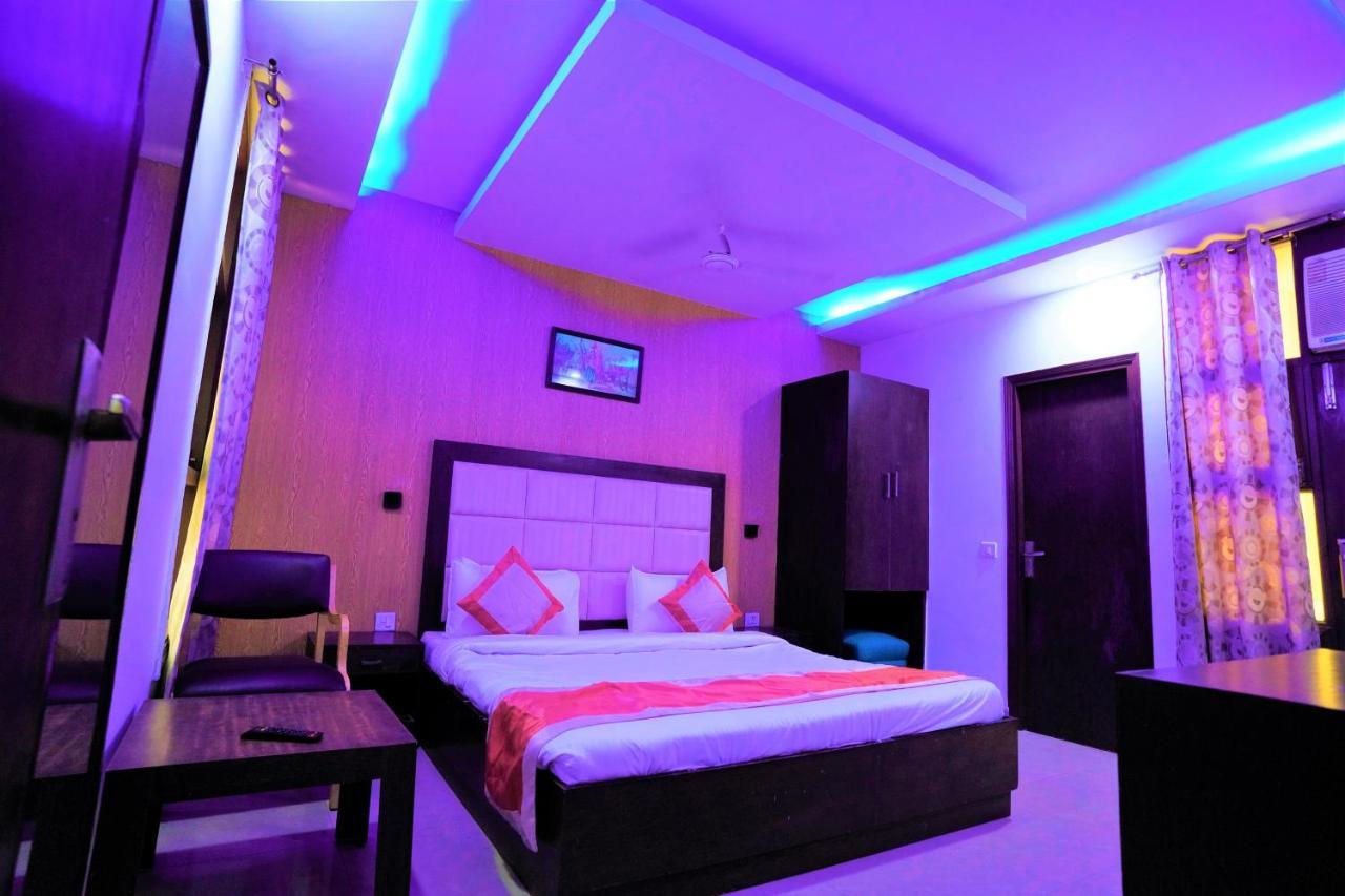 Hotel The Rts Plaza Nueva Delhi Exterior foto