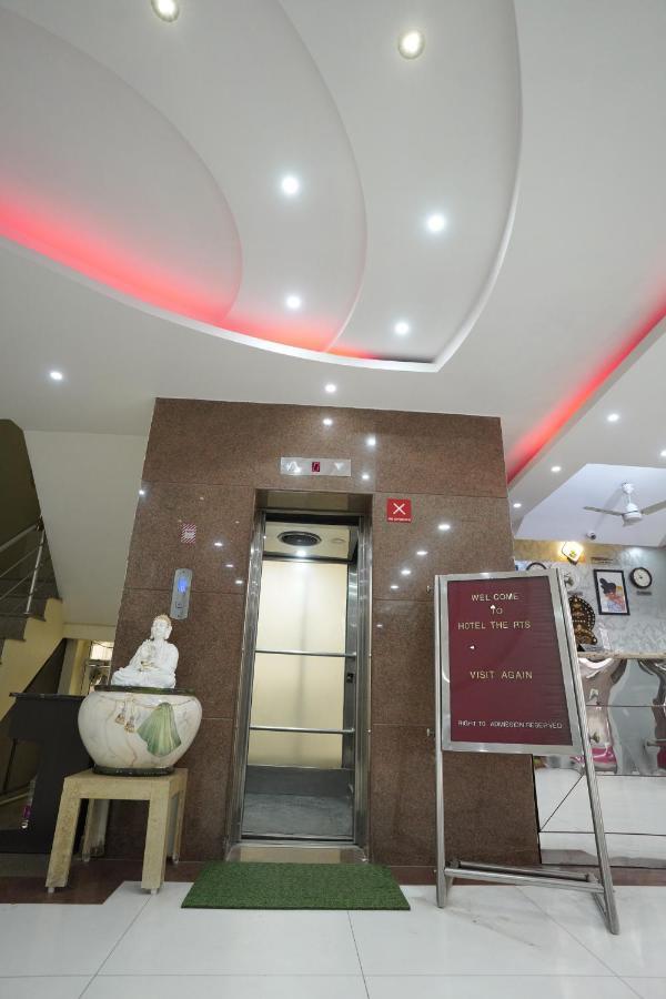 Hotel The Rts Plaza Nueva Delhi Exterior foto