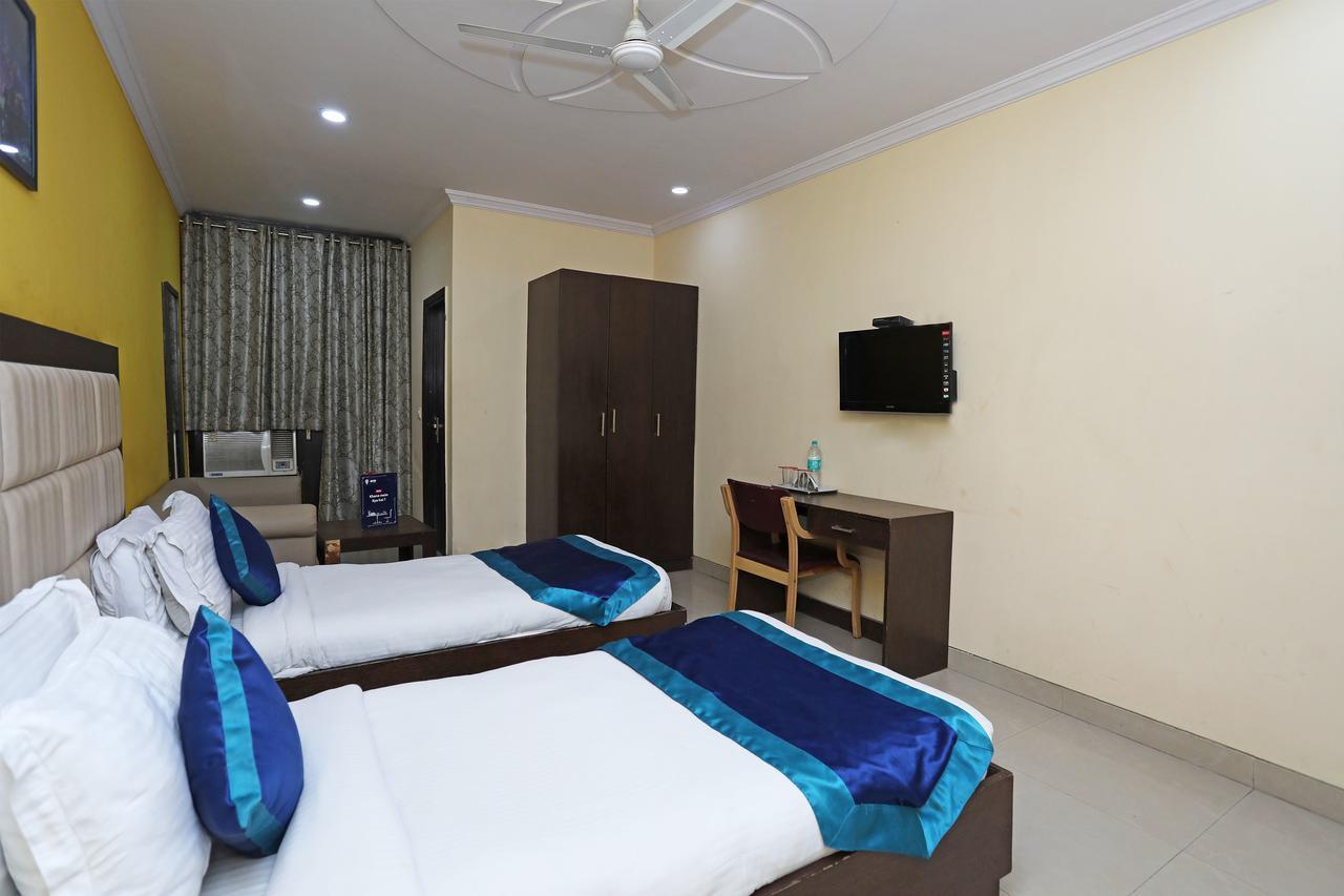 Hotel The Rts Plaza Nueva Delhi Exterior foto