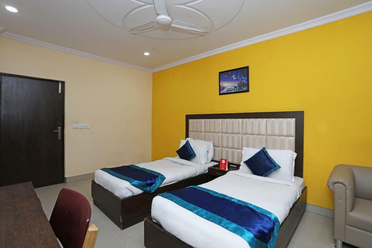 Hotel The Rts Plaza Nueva Delhi Exterior foto
