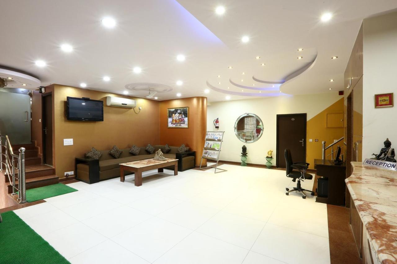 Hotel The Rts Plaza Nueva Delhi Exterior foto