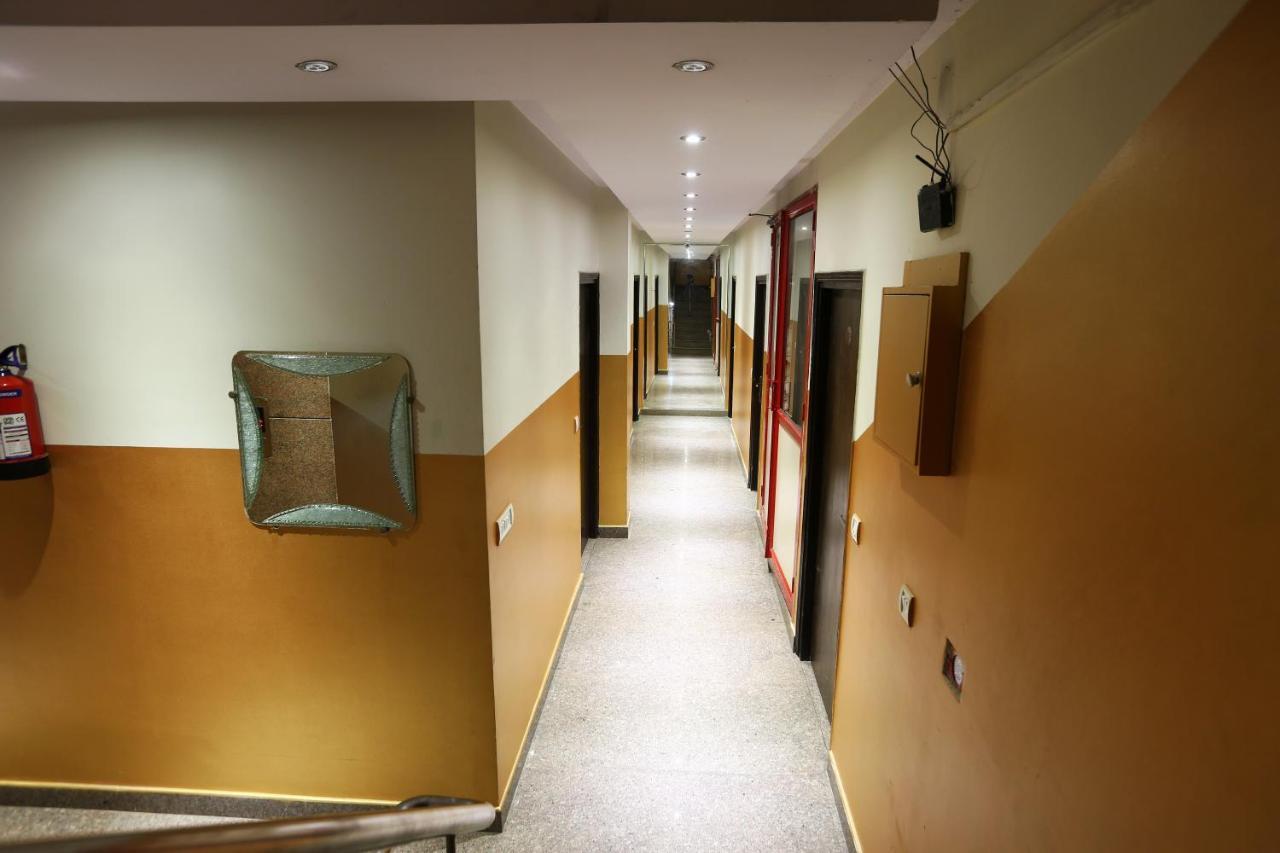 Hotel The Rts Plaza Nueva Delhi Exterior foto