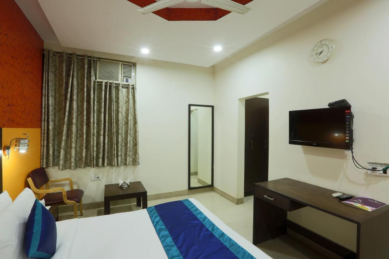 Hotel The Rts Plaza Nueva Delhi Exterior foto