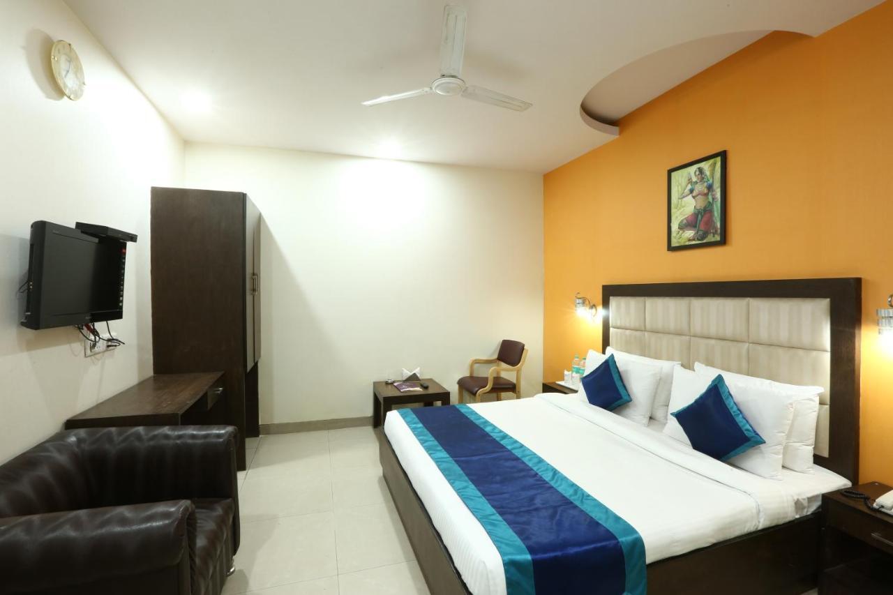 Hotel The Rts Plaza Nueva Delhi Exterior foto