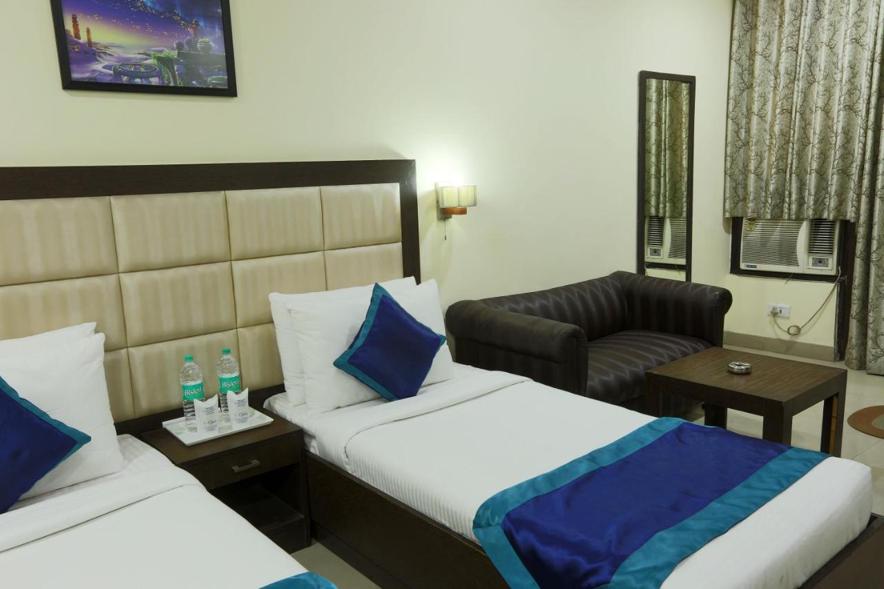 Hotel The Rts Plaza Nueva Delhi Exterior foto