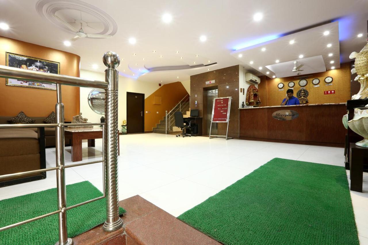 Hotel The Rts Plaza Nueva Delhi Exterior foto